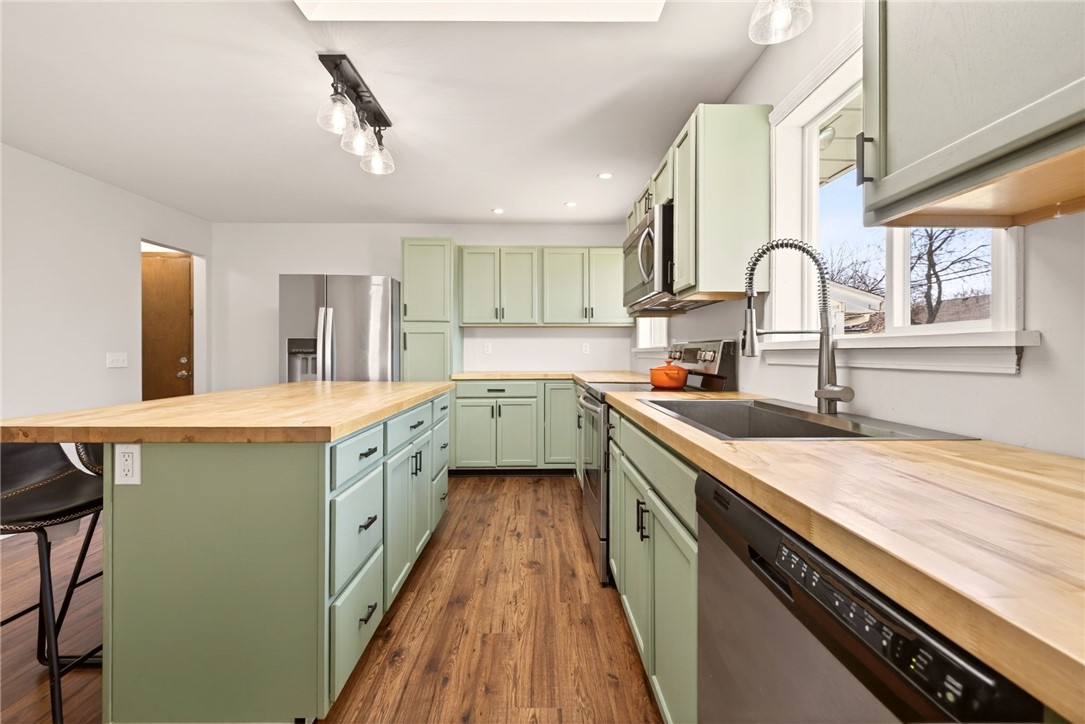 211 Cabot Road Greece, NY 14626 - Photo 11 of 26