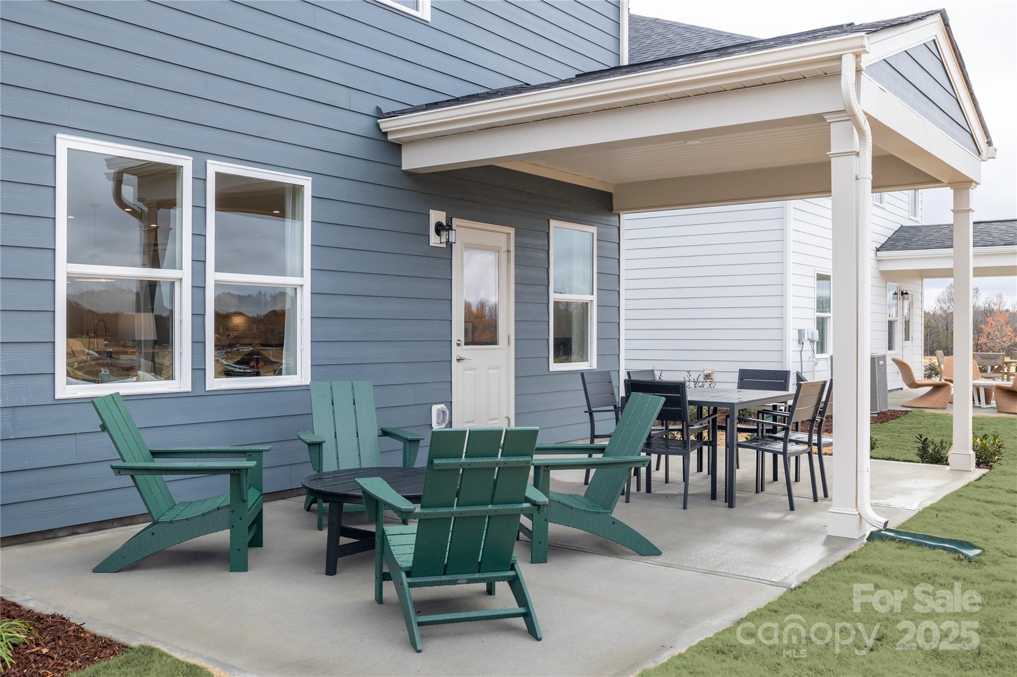 5819 Stewarts Lndg Road, Unit 65 Charlotte, NC 28215 - Photo 8 of 8 a view of a patio with table and chairs