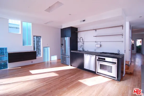 $7,900 | 116 Pacific Avenue, Venice, CA 90291