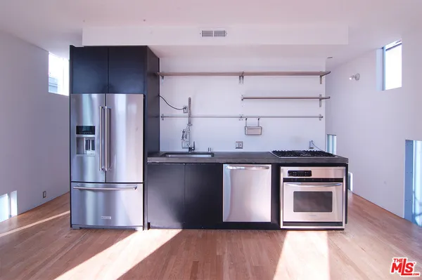 $7,900 | 116 Pacific Avenue, Venice, CA 90291