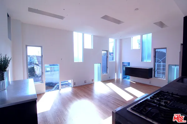 $7,900 | 116 Pacific Avenue, Venice, CA 90291