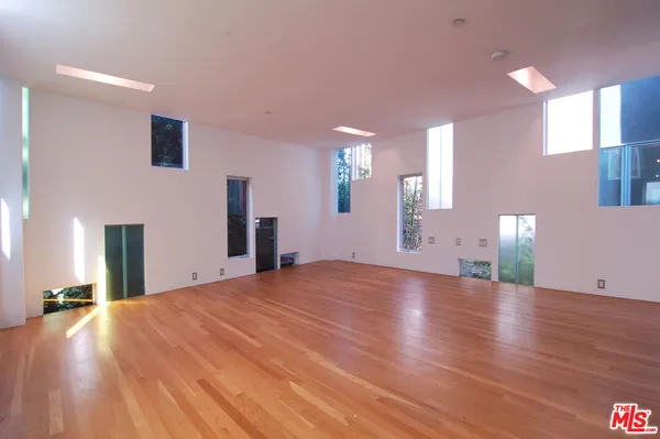 $7,900 | 116 Pacific Avenue, Venice, CA 90291