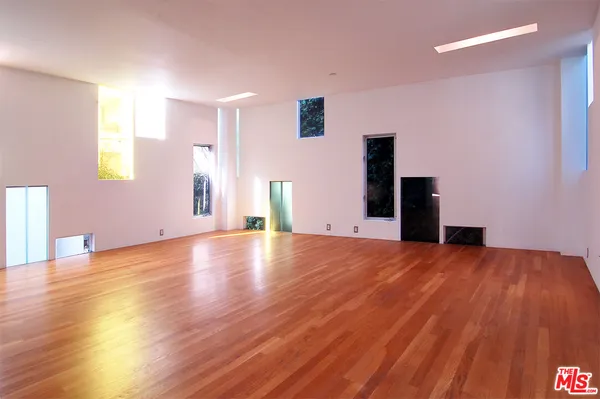 $7,900 | 116 Pacific Avenue, Venice, CA 90291