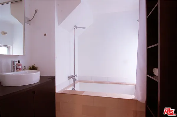 $7,900 | 116 Pacific Avenue, Venice, CA 90291