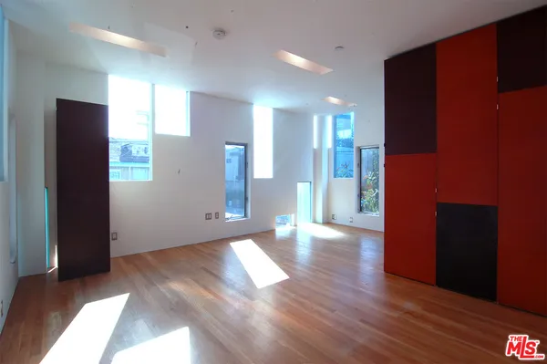 $7,900 | 116 Pacific Avenue, Venice, CA 90291