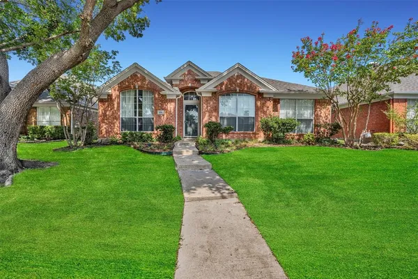 $479,990 | 334 Touchdown Drive, Irving, TX 75063