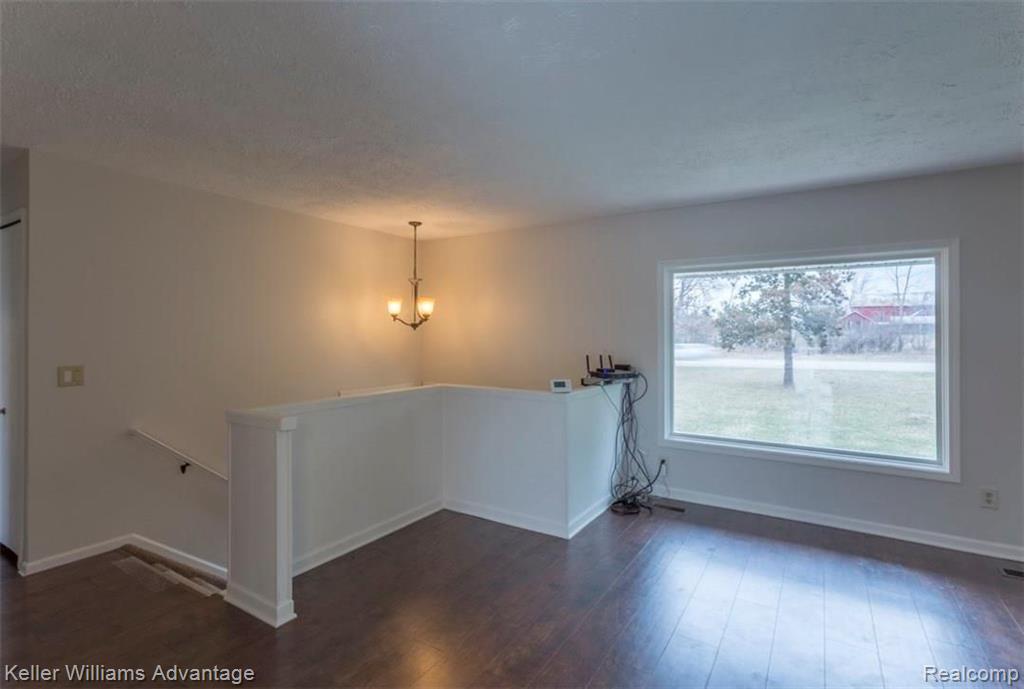 122 Wright Road Howell, MI 48843 - Photo 4 of 40