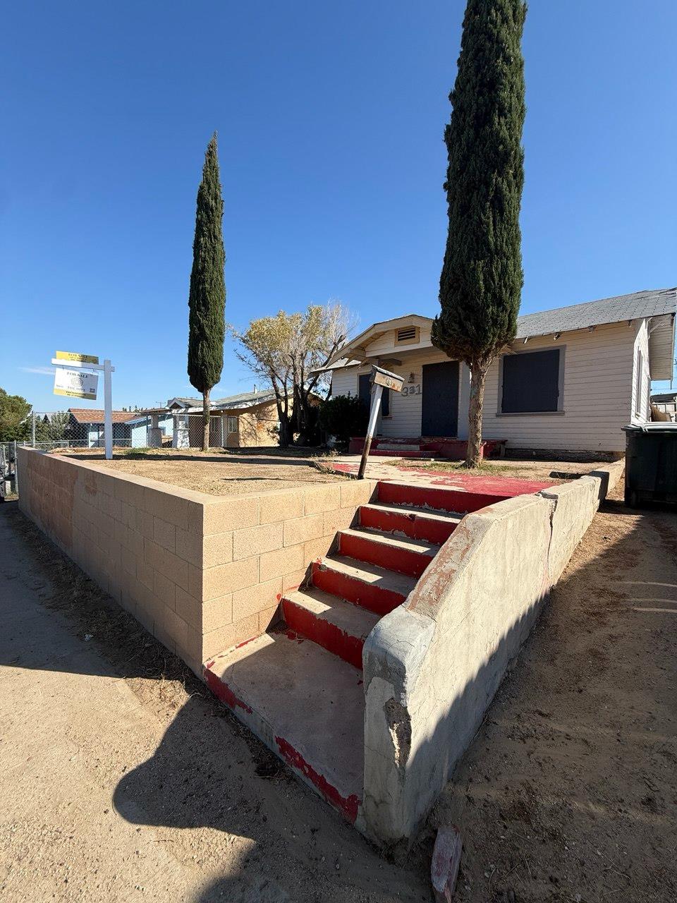 331 D Street Taft, CA 93268 - Photo 2 of 19