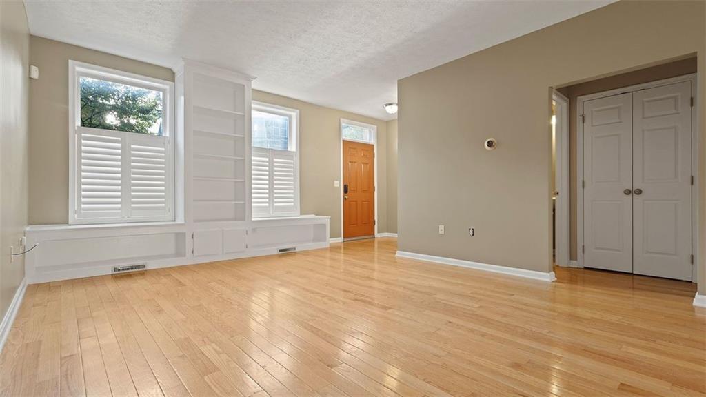 1366 Federal Street Pittsburgh, PA 15212 - Photo 4 of 50 Living Room - entry view