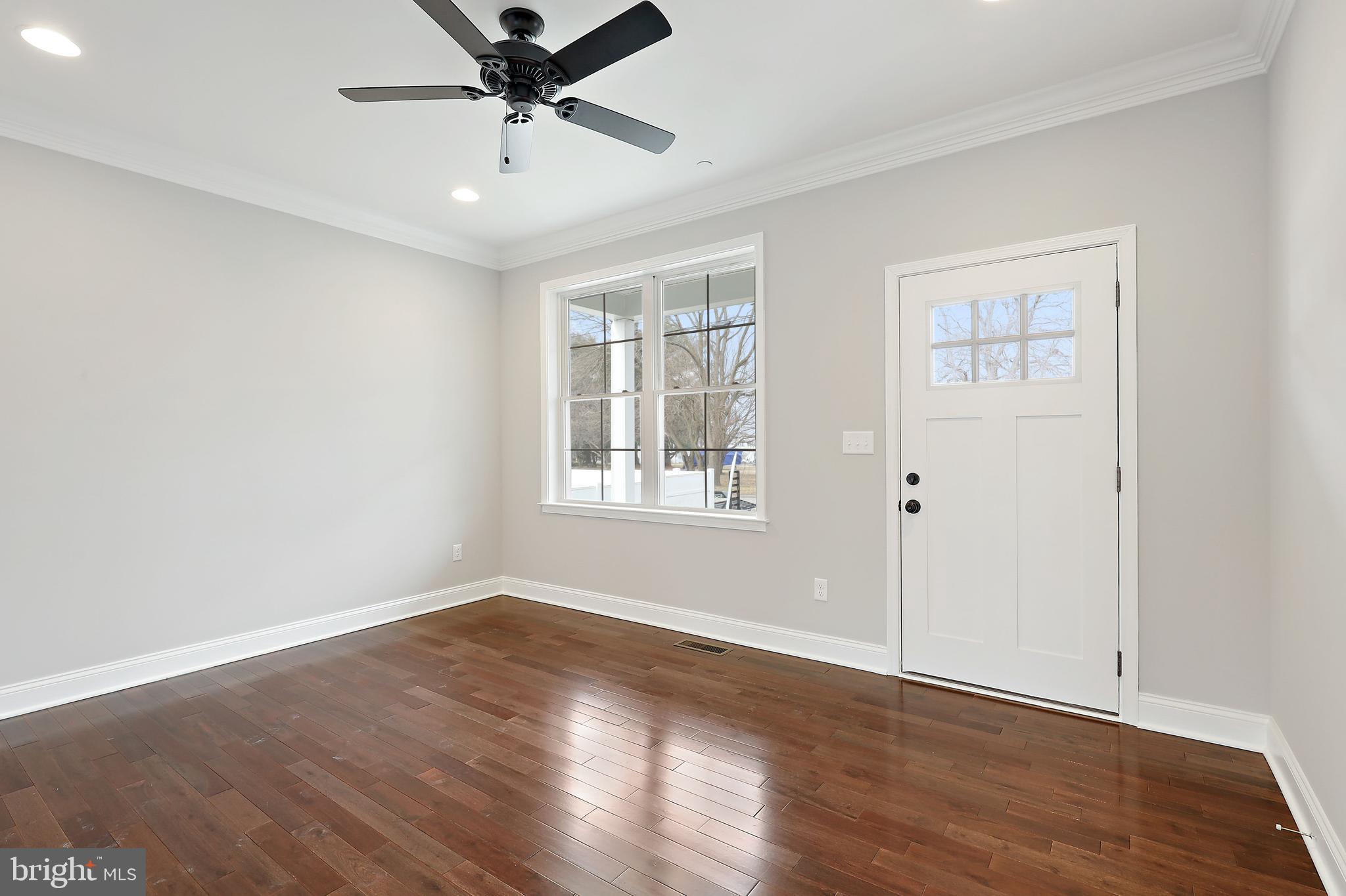 175 Park Road Pasadena, MD 21122 - Photo 4 of 33