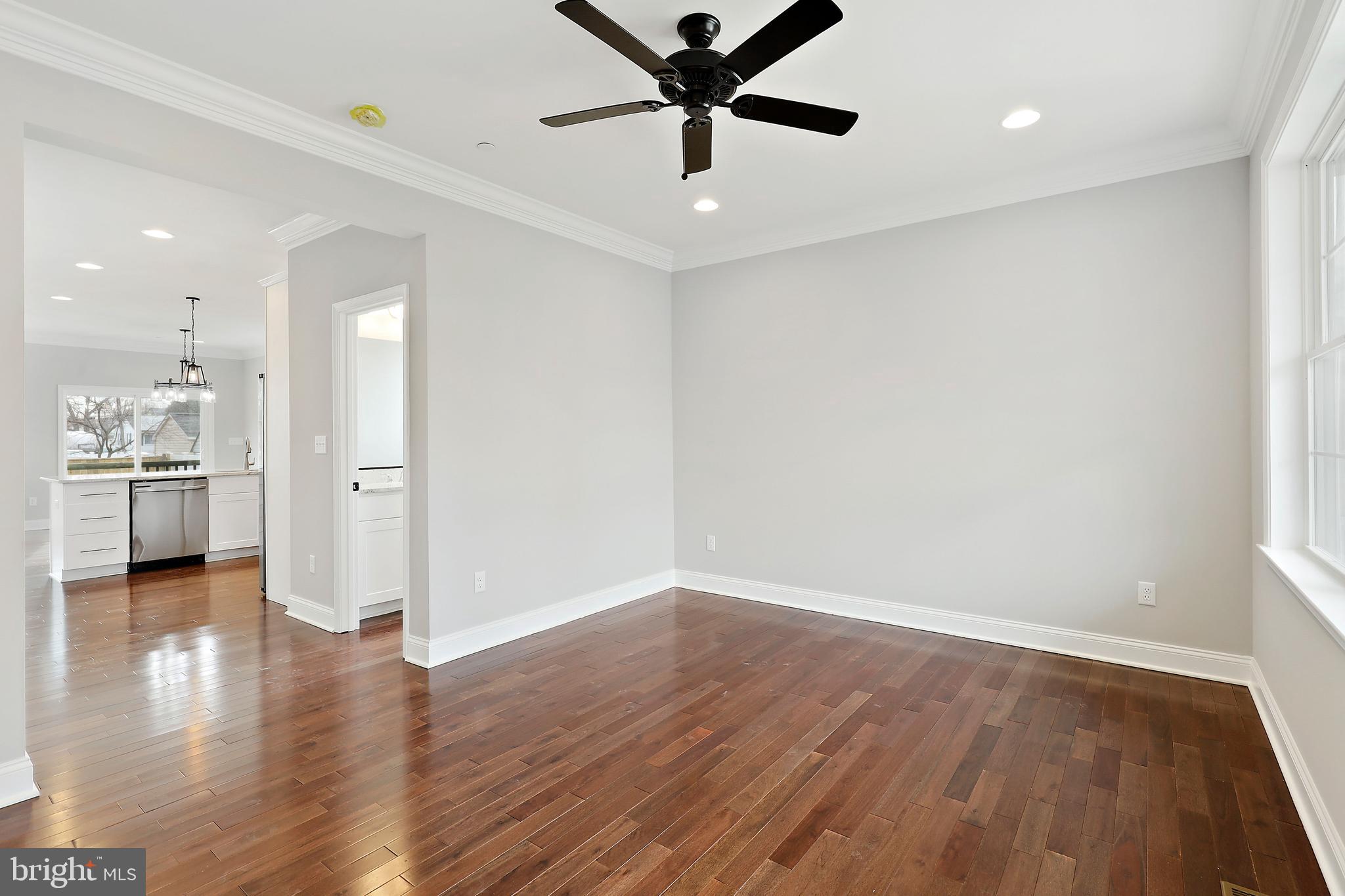 175 Park Road Pasadena, MD 21122 - Photo 5 of 33