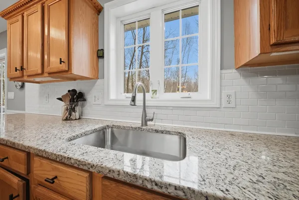 $569,900 | 41 Drew Woods Drive, Derry, NH 03038