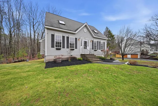 $569,900 | 41 Drew Woods Drive, Derry, NH 03038