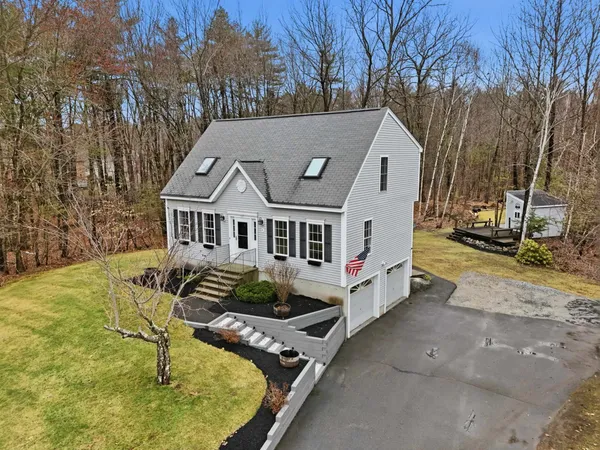 $569,900 | 41 Drew Woods Drive, Derry, NH 03038