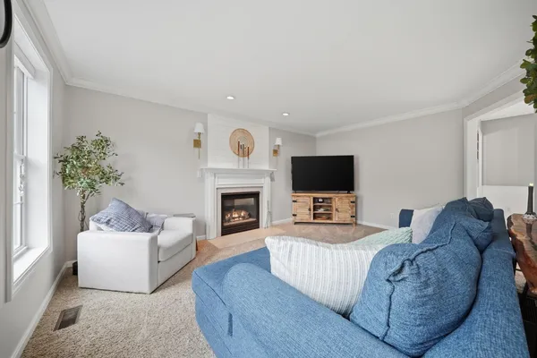 $569,900 | 41 Drew Woods Drive, Derry, NH 03038