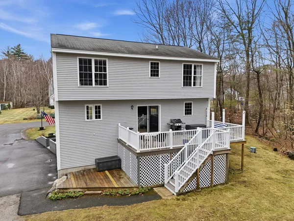 $569,900 | 41 Drew Woods Drive, Derry, NH 03038