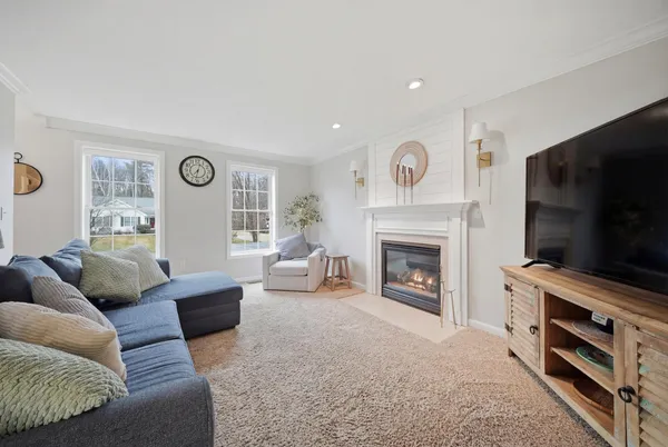 $569,900 | 41 Drew Woods Drive, Derry, NH 03038