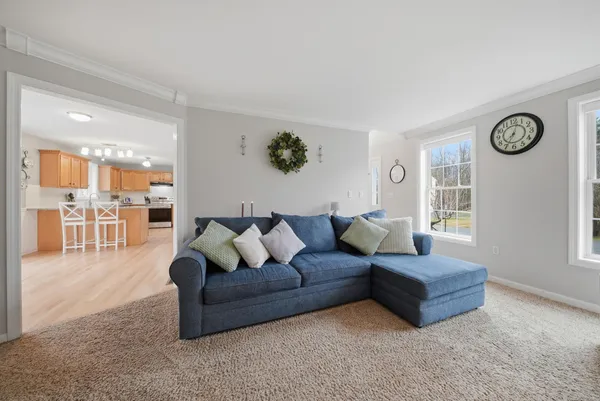 $569,900 | 41 Drew Woods Drive, Derry, NH 03038