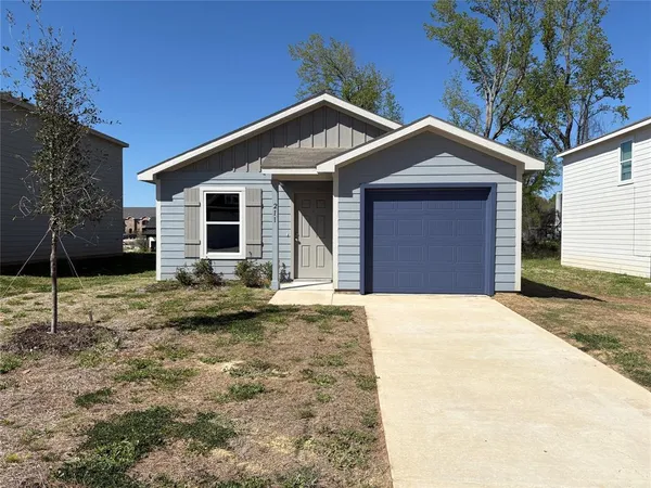 $1,800 | 211 Blue Bird Lane, Mineola, TX 75773