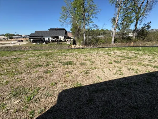 $1,800 | 211 Blue Bird Lane, Mineola, TX 75773