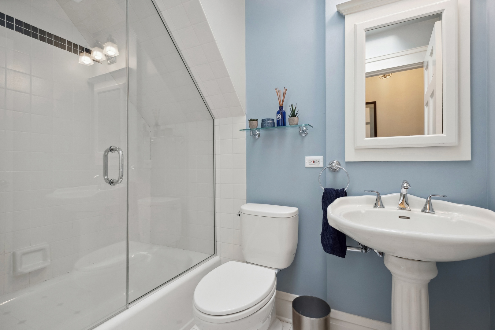 2511 North Burling Street Chicago, IL 60614 - Photo 25 of 37 a bathroom with a sink toilet and shower