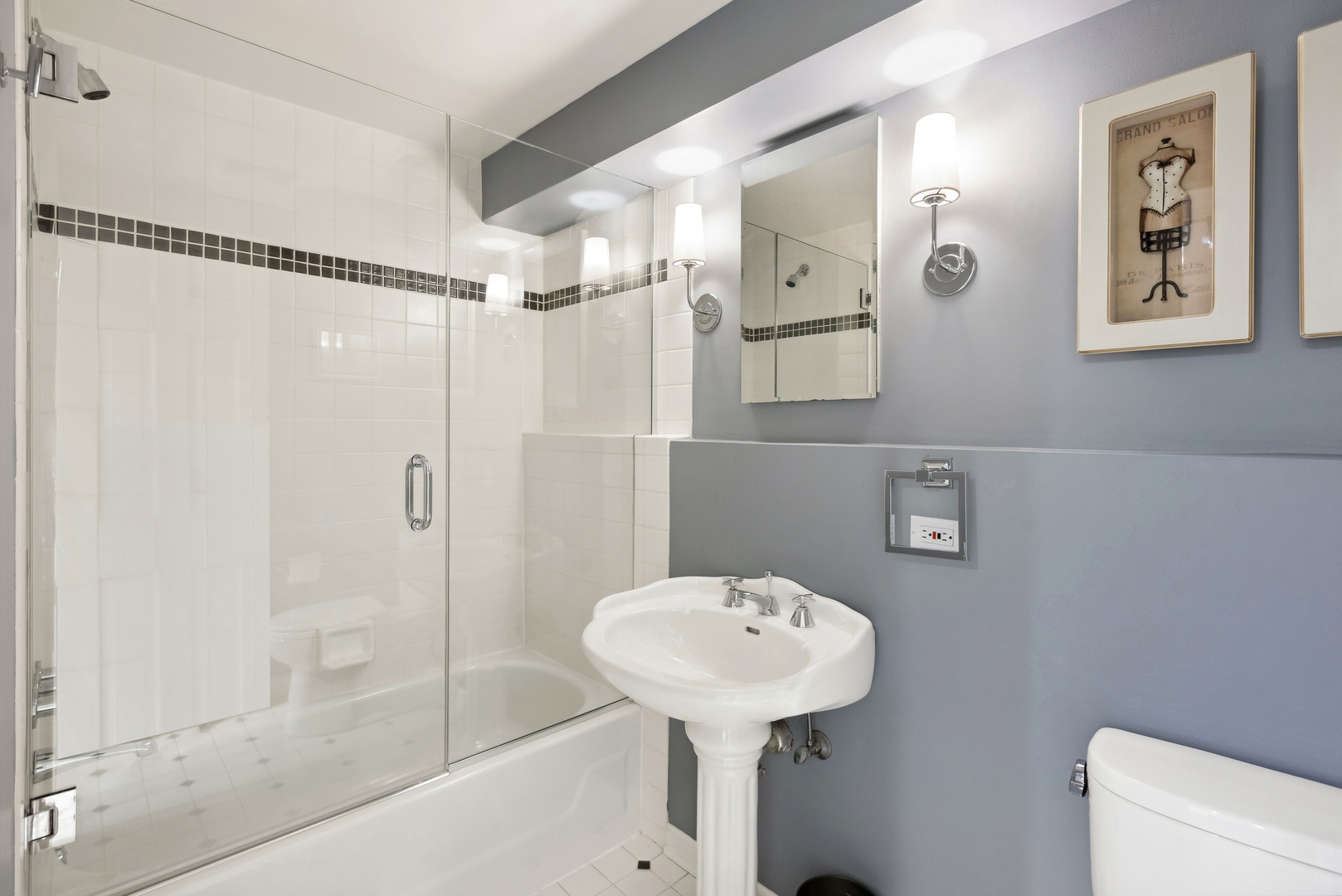 2511 North Burling Street Chicago, IL 60614 - Photo 28 of 37 a bathroom with a sink toilet and shower