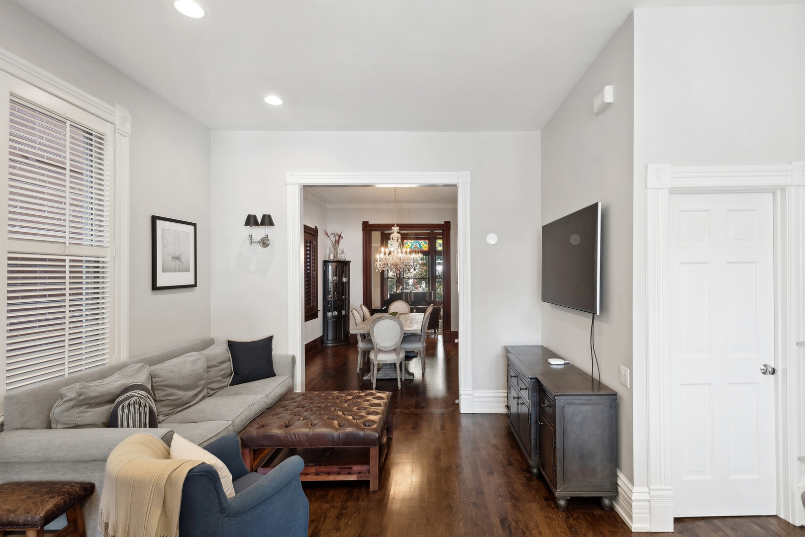 2511 North Burling Street Chicago, IL 60614 - Photo 9 of 37 a living room with furniture and a flat screen tv