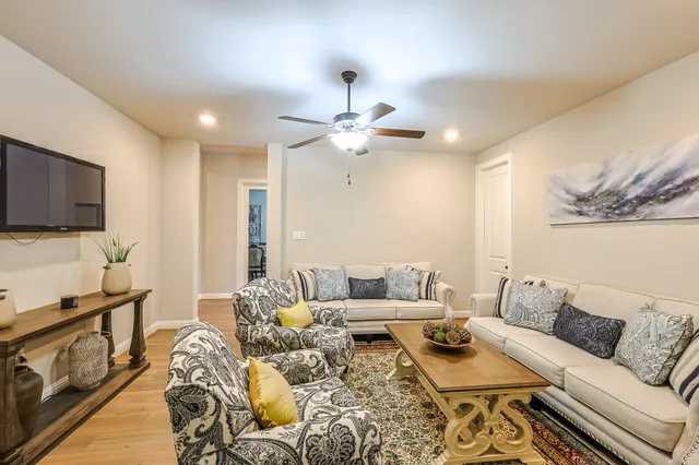 $598,000 | 10337 Bayou Oaks Drive, Conroe, TX 77385