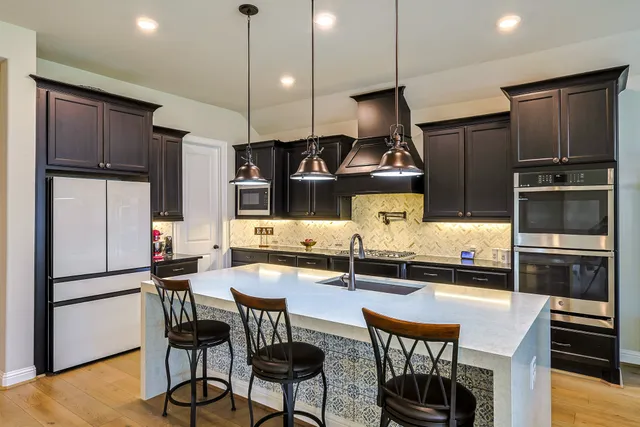 $598,000 | 10337 Bayou Oaks Drive, Conroe, TX 77385