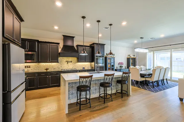 $598,000 | 10337 Bayou Oaks Drive, Conroe, TX 77385