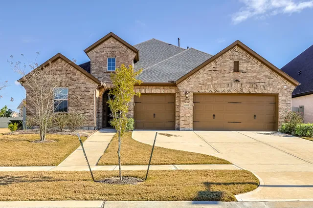 $598,000 | 10337 Bayou Oaks Drive, Conroe, TX 77385