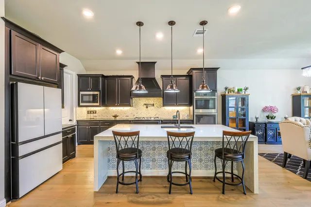 $598,000 | 10337 Bayou Oaks Drive, Conroe, TX 77385