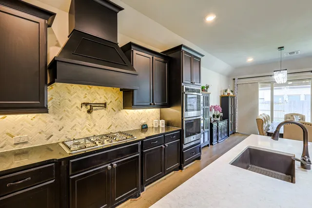 $598,000 | 10337 Bayou Oaks Drive, Conroe, TX 77385