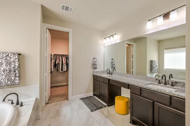 $598,000 | 10337 Bayou Oaks Drive, Conroe, TX 77385