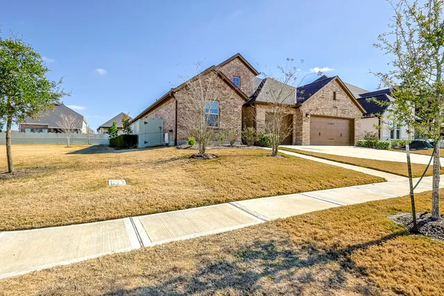 $598,000 | 10337 Bayou Oaks Drive, Conroe, TX 77385