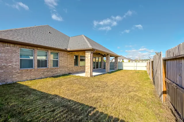 $598,000 | 10337 Bayou Oaks Drive, Conroe, TX 77385