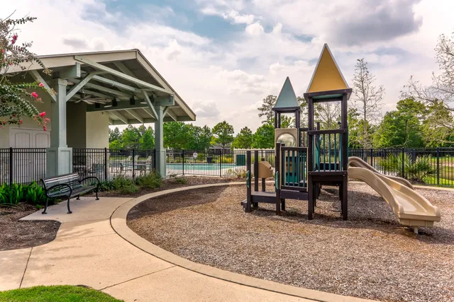 $598,000 | 10337 Bayou Oaks Drive, Conroe, TX 77385