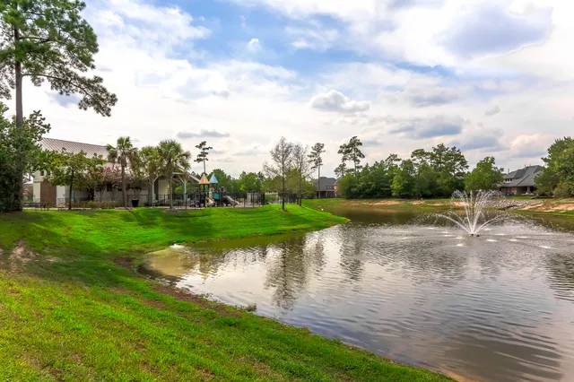 $598,000 | 10337 Bayou Oaks Drive, Conroe, TX 77385