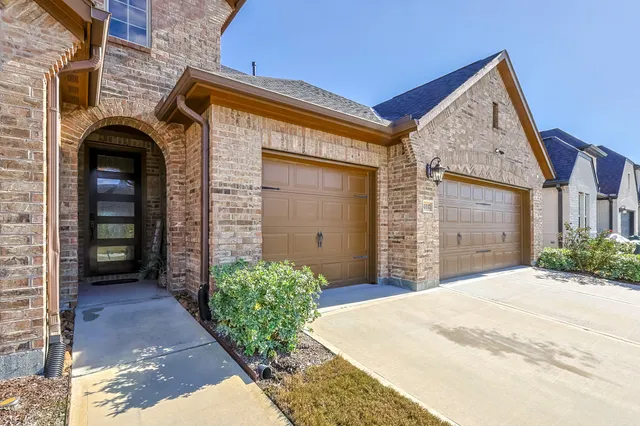 $598,000 | 10337 Bayou Oaks Drive, Conroe, TX 77385
