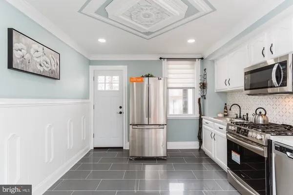 $2,250 | 121 North Potomac Street, Baltimore, MD 21224