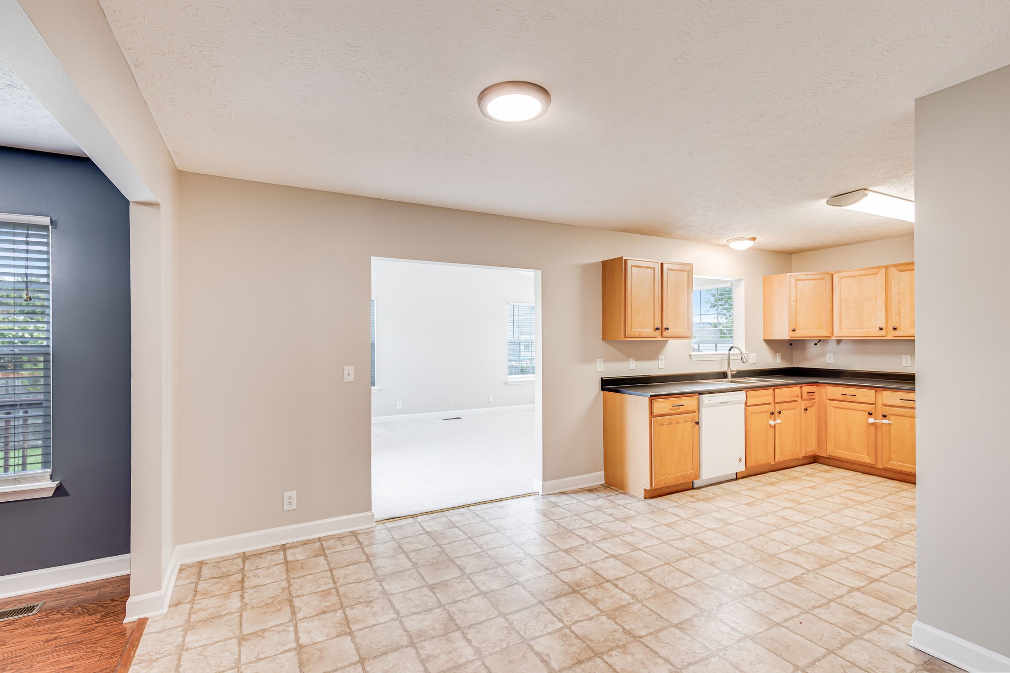 523 County Farm Road Murfreesboro, TN 37127 - Photo 13 of 44 Spacious kitchen with view of the family room.