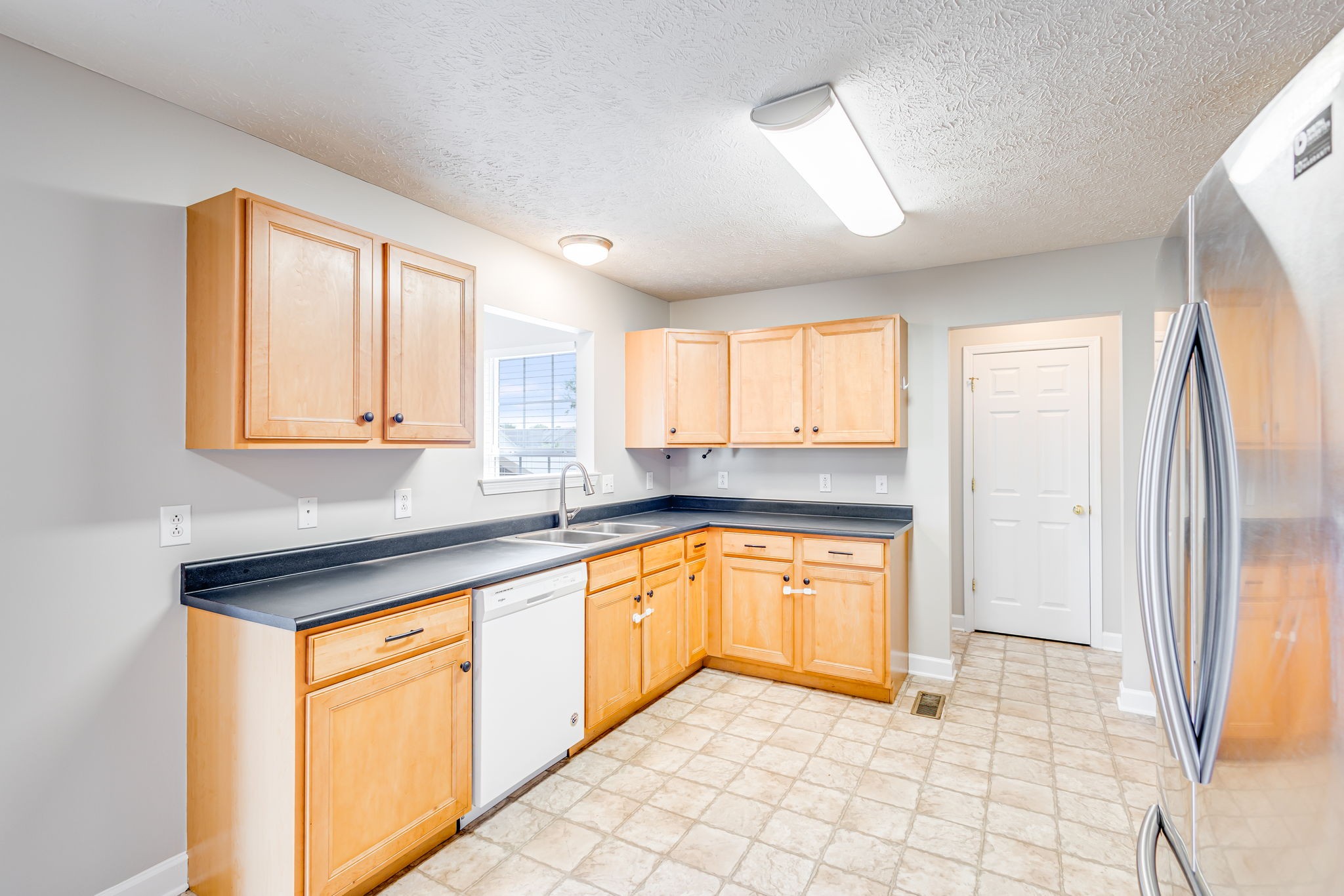 523 County Farm Road Murfreesboro, TN 37127 - Photo 15 of 44 Kitchen with open view into the family room and view of pantry