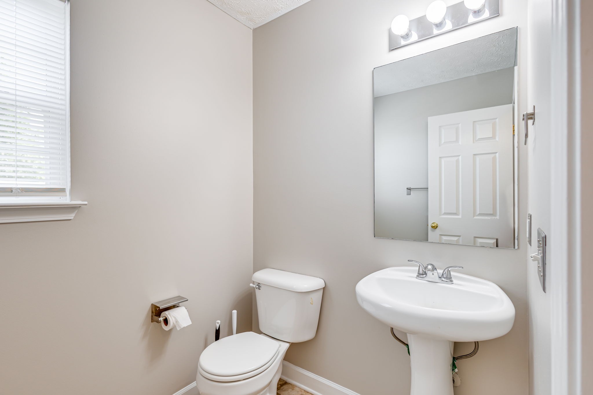 523 County Farm Road Murfreesboro, TN 37127 - Photo 17 of 44 Powder Room on the main floor.