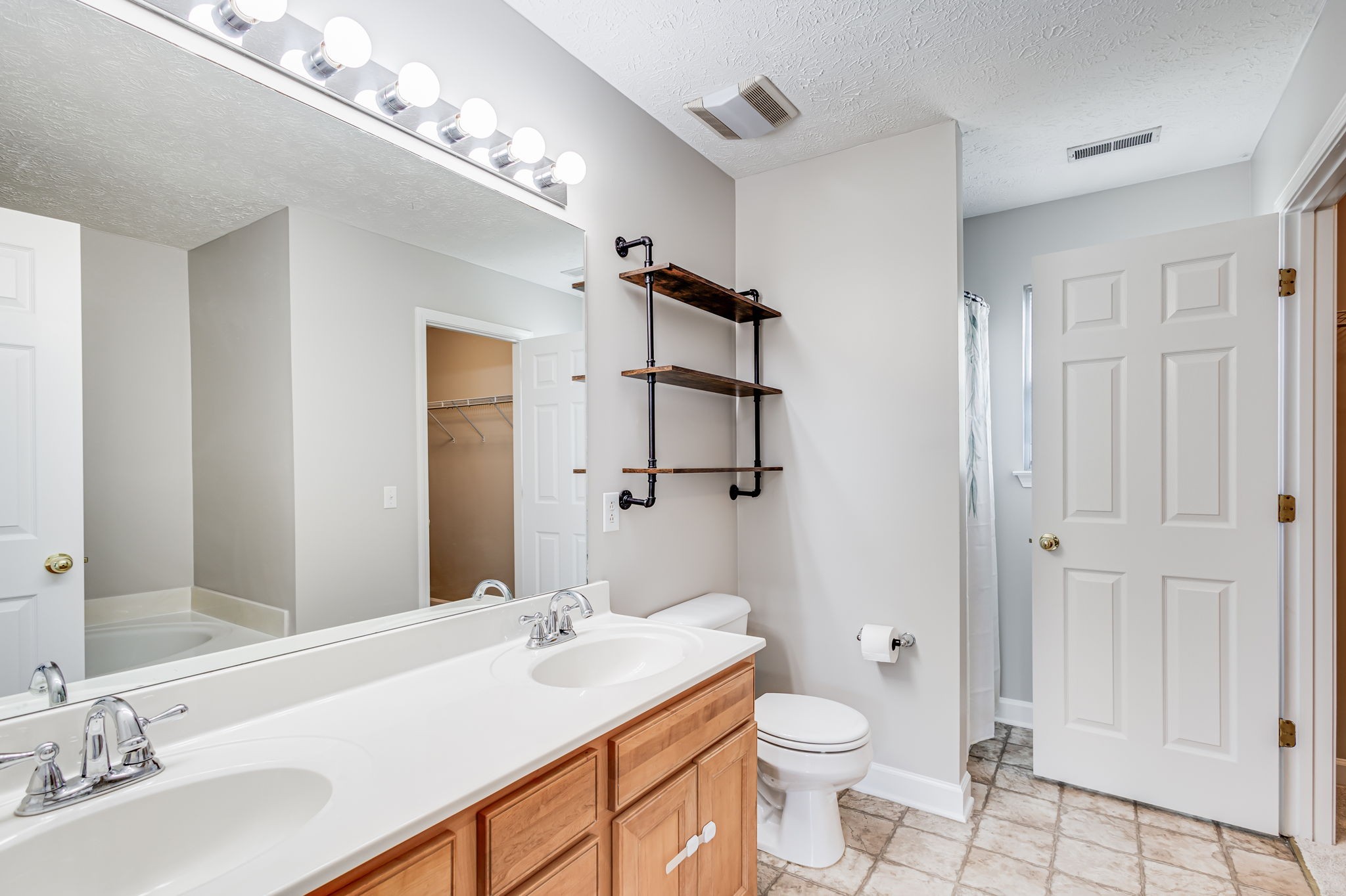 523 County Farm Road Murfreesboro, TN 37127 - Photo 25 of 44 Primary bath with separate shower & walk-in closet.