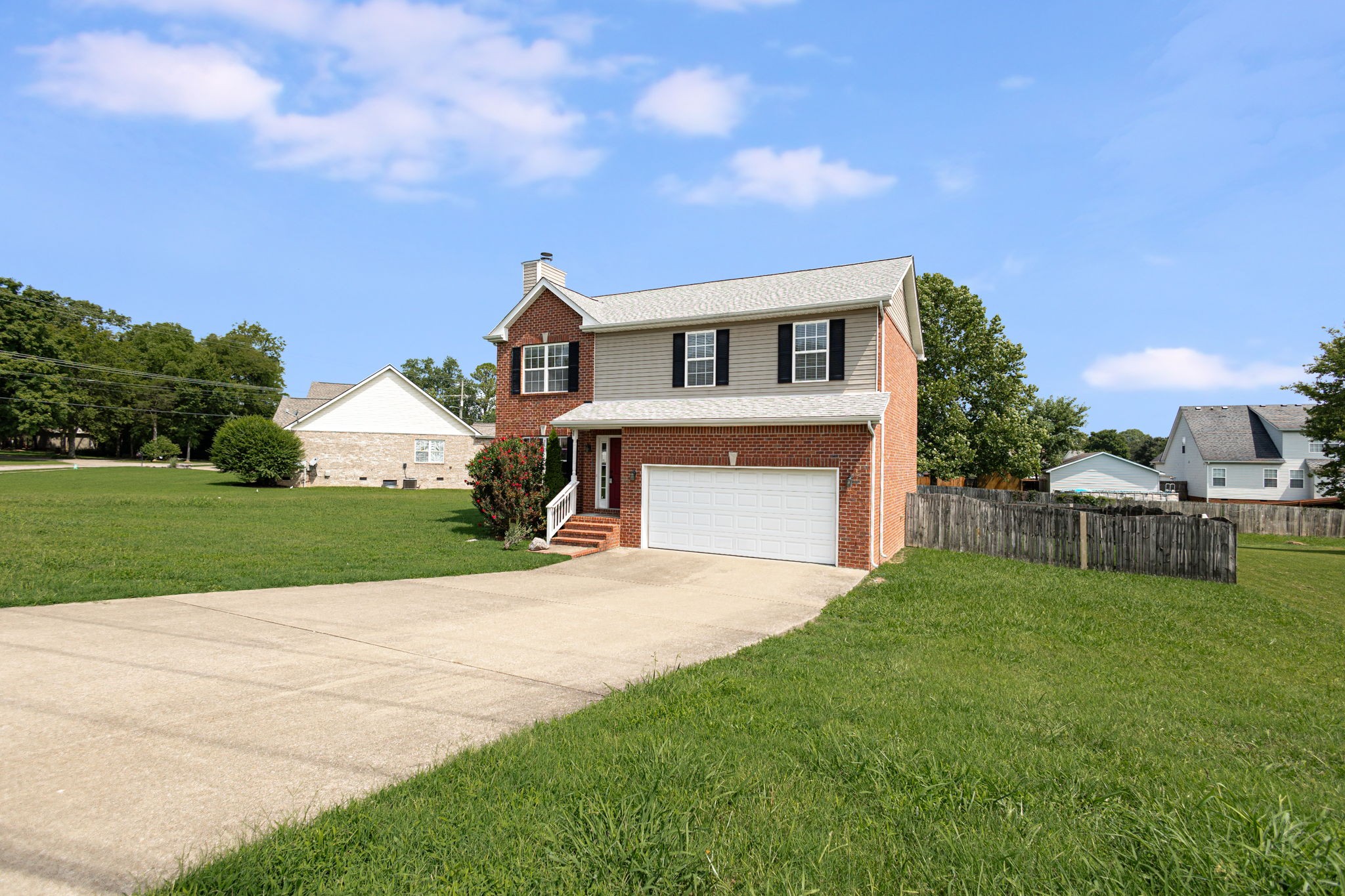523 County Farm Road Murfreesboro, TN 37127 - Photo 3 of 44 Front entry two car garage.