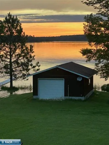 $789,500 | 9063 East Wakemup Village Road, Cook, MN 55723