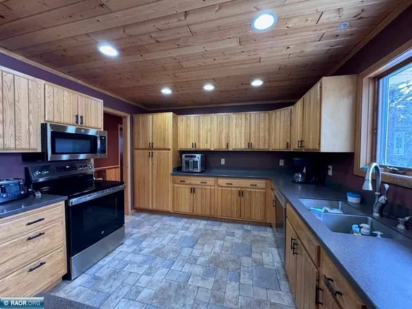 $798,500 | 9063 East Wakemup Village Road, Cook, MN 55723