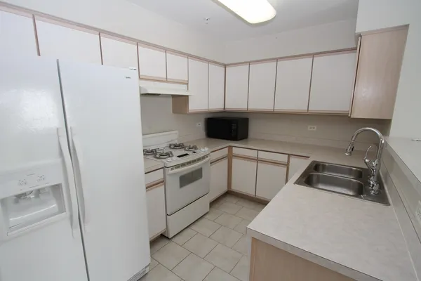 $2,200 | 2554 Dickens Drive, Aurora, IL 60503
