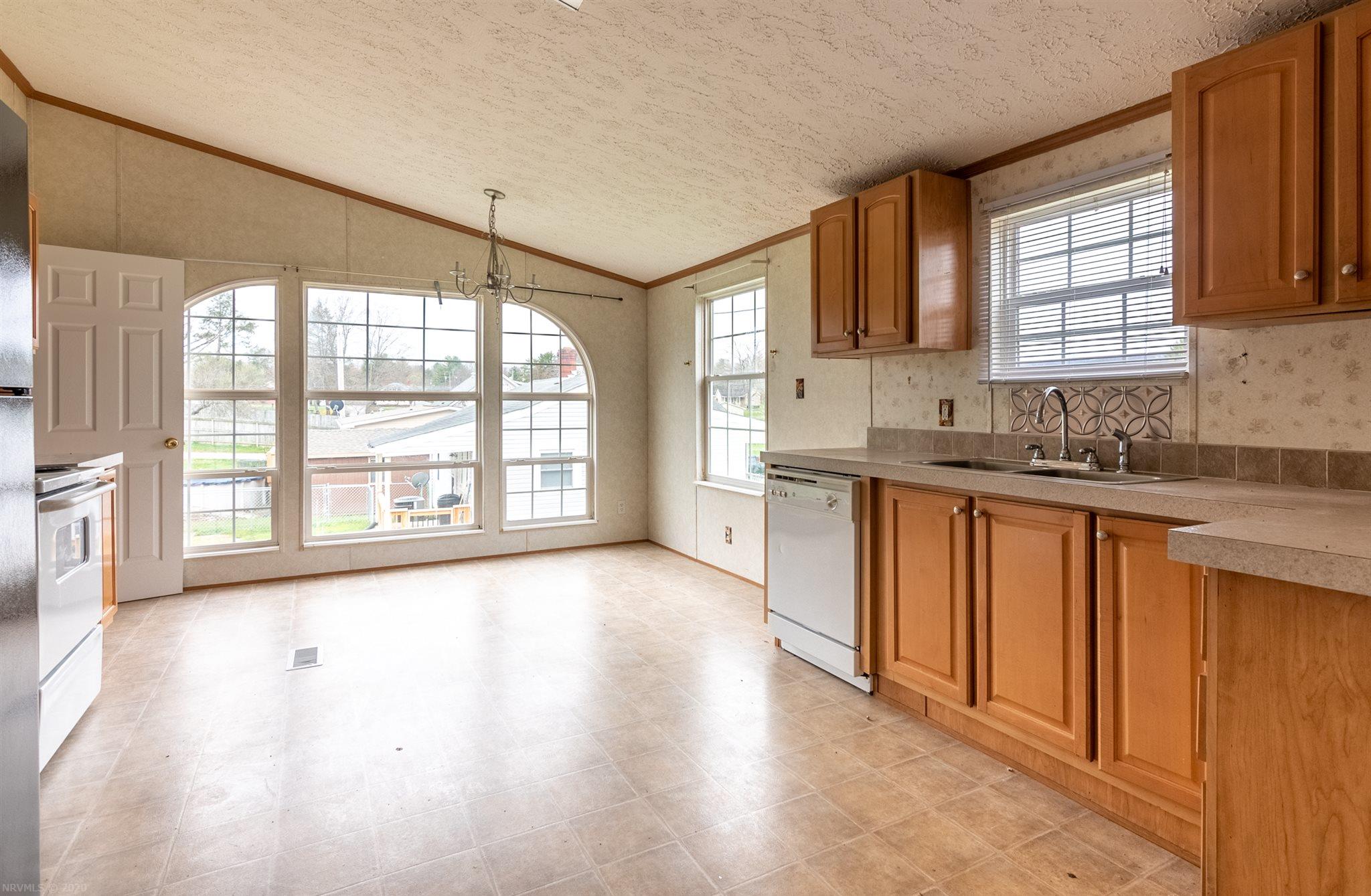 6930 Depot Road Radford, VA 24141 - Photo 5 of 33 Gallery Image 5