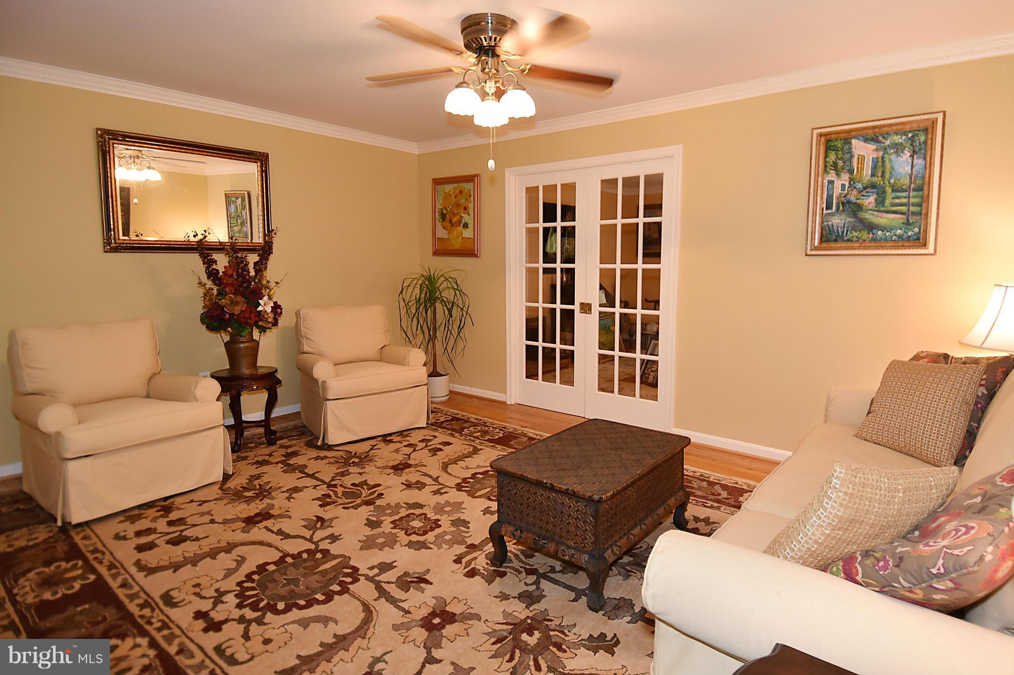 12318 Running Deer Road Manassas, VA 20112 - Photo 10 of 28 Living Room